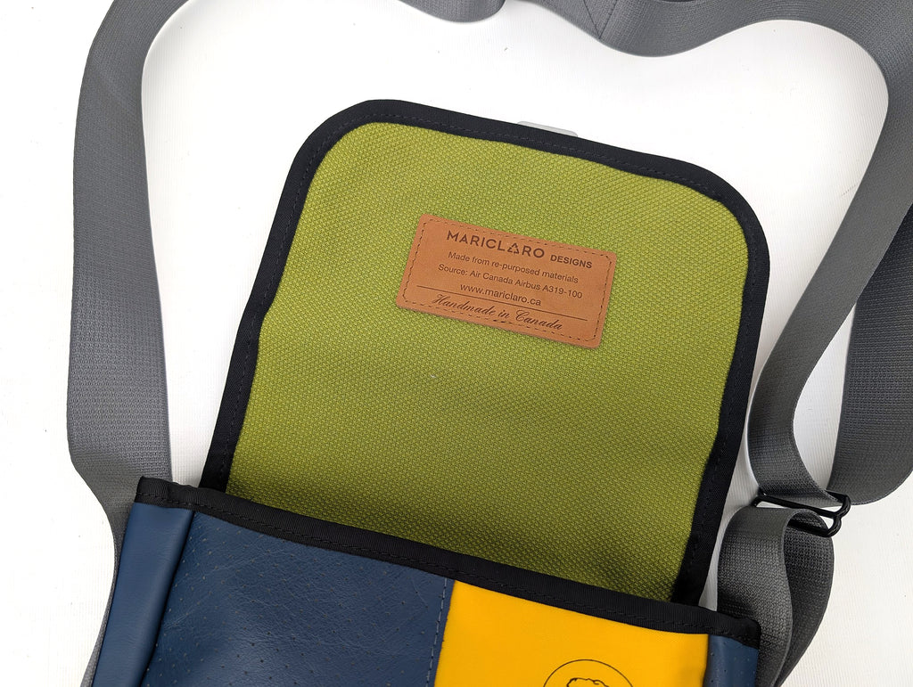 Mariclaro Mini Messenger Bag - Air Canada - Airbus A319-100
