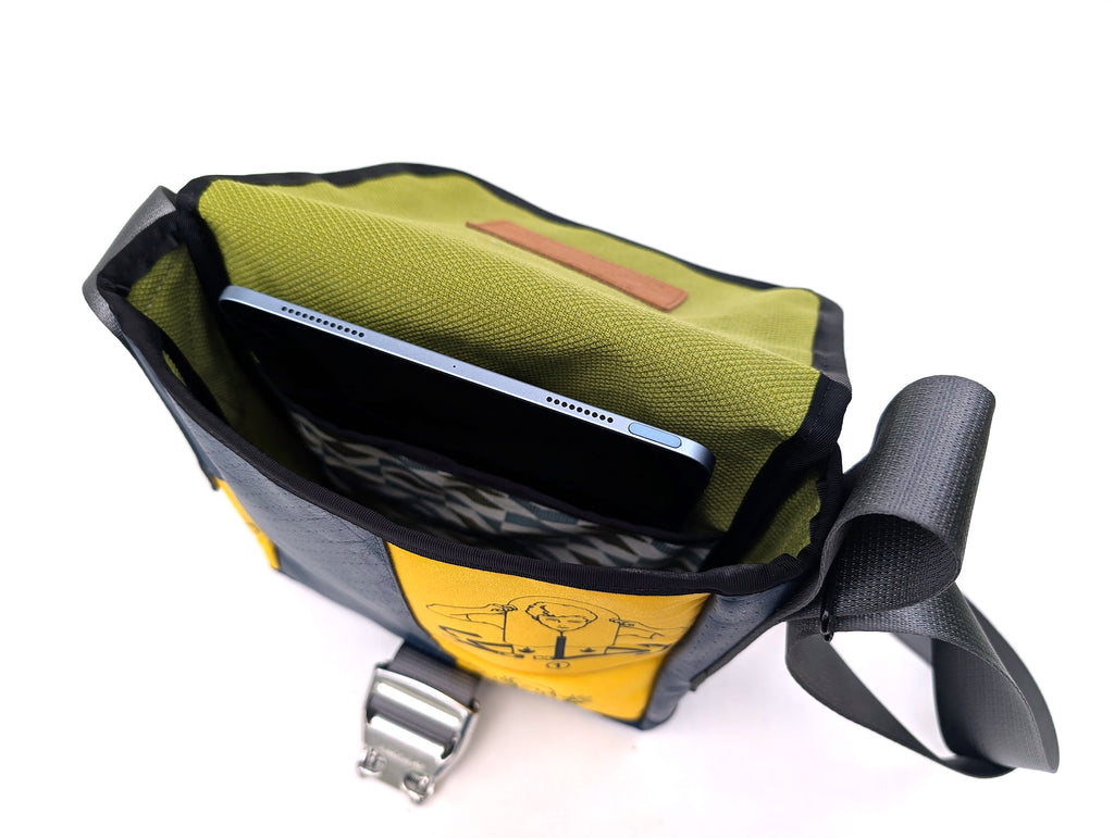 Mariclaro Mini Messenger Bag - Air Canada - Airbus A319-100