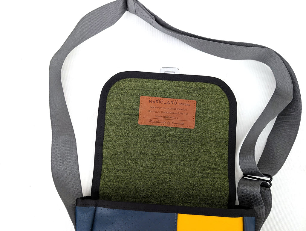 Mariclaro Mini Messenger Bag - Air Canada - Airbus A319-100