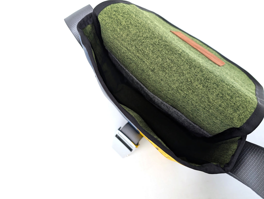 Mariclaro Mini Messenger Bag - Air Canada - Airbus A319-100