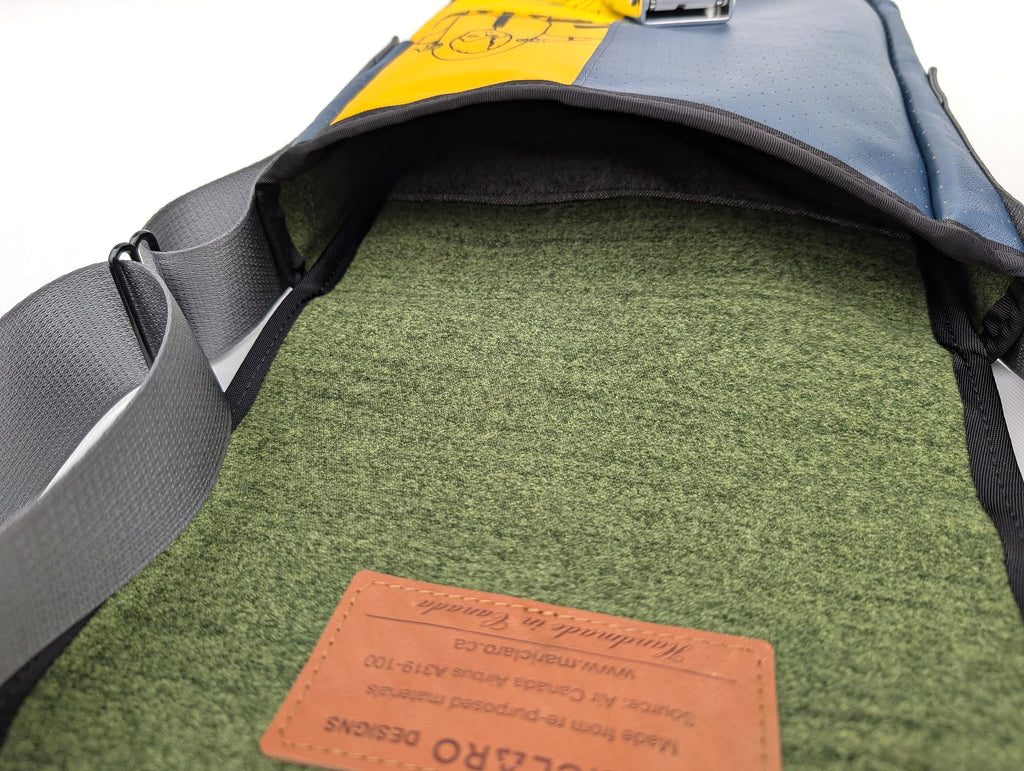 Mariclaro Mini Messenger Bag - Air Canada - Airbus A319-100